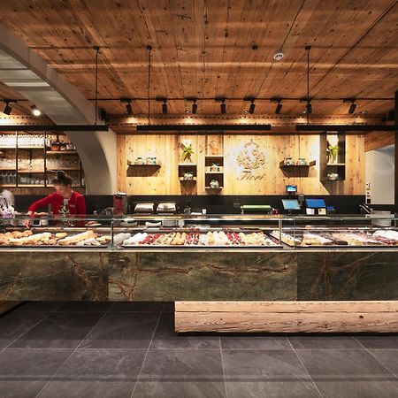 Fiori Dolomites Experience Hotel サン・ヴィート・ディ・カドーレ エクステリア 写真