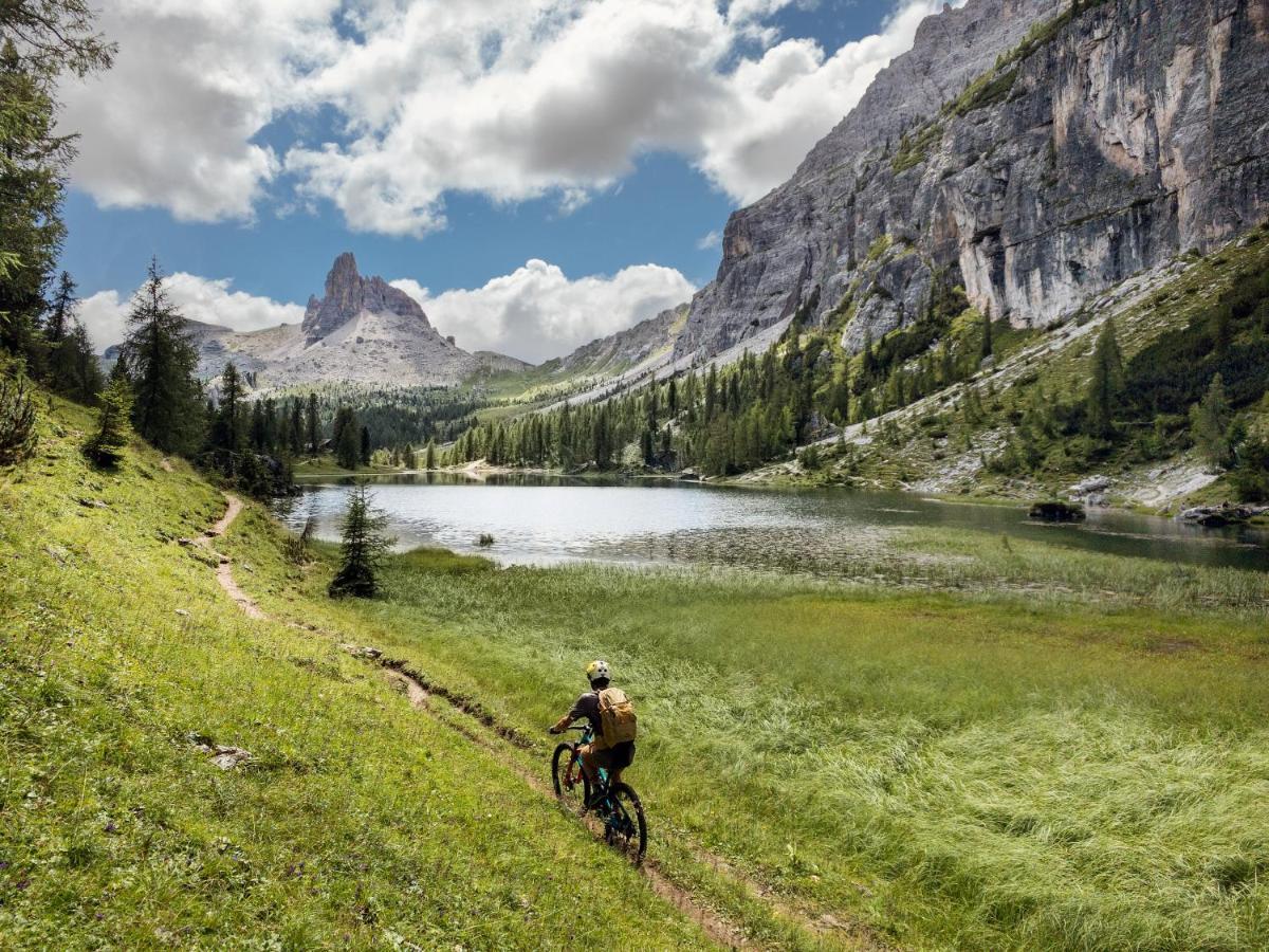 Fiori Dolomites Experience Hotel サン・ヴィート・ディ・カドーレ エクステリア 写真