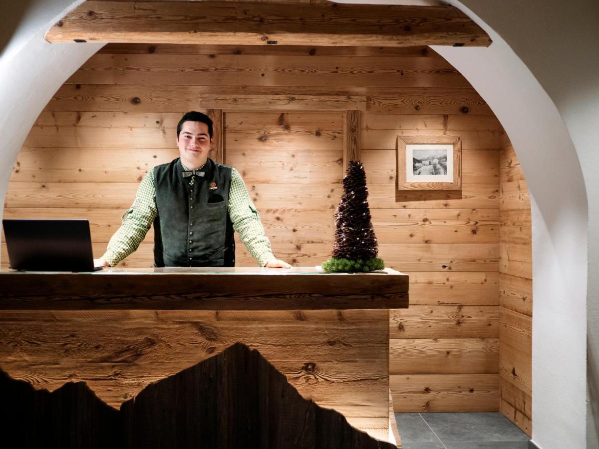 Fiori Dolomites Experience Hotel サン・ヴィート・ディ・カドーレ エクステリア 写真