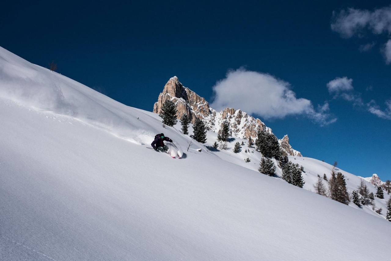 Fiori Dolomites Experience Hotel サン・ヴィート・ディ・カドーレ エクステリア 写真