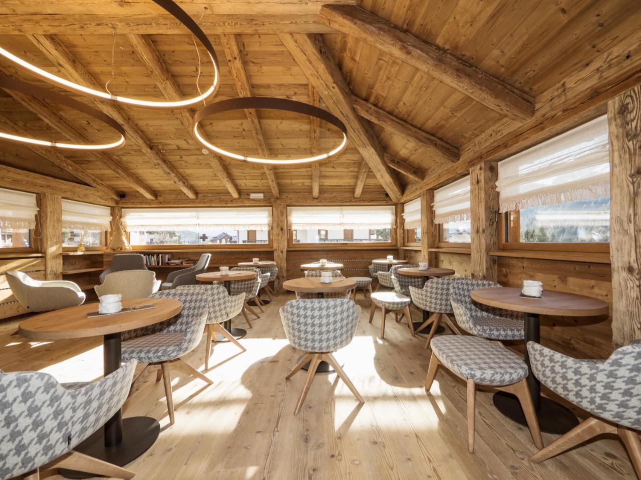 Fiori Dolomites Experience Hotel サン・ヴィート・ディ・カドーレ エクステリア 写真