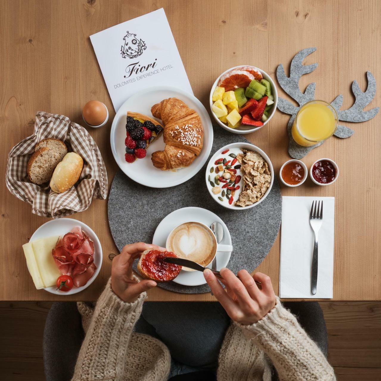 Fiori Dolomites Experience Hotel サン・ヴィート・ディ・カドーレ エクステリア 写真