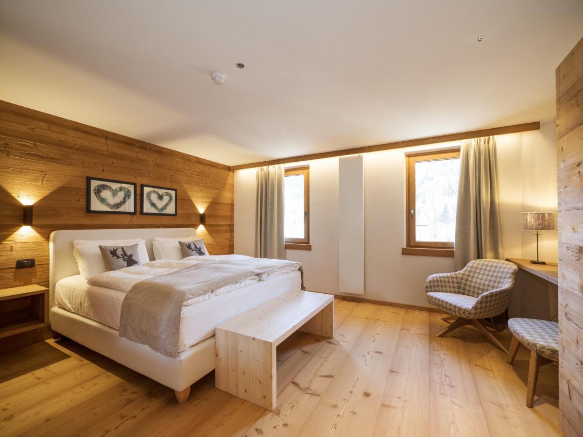 Fiori Dolomites Experience Hotel サン・ヴィート・ディ・カドーレ エクステリア 写真