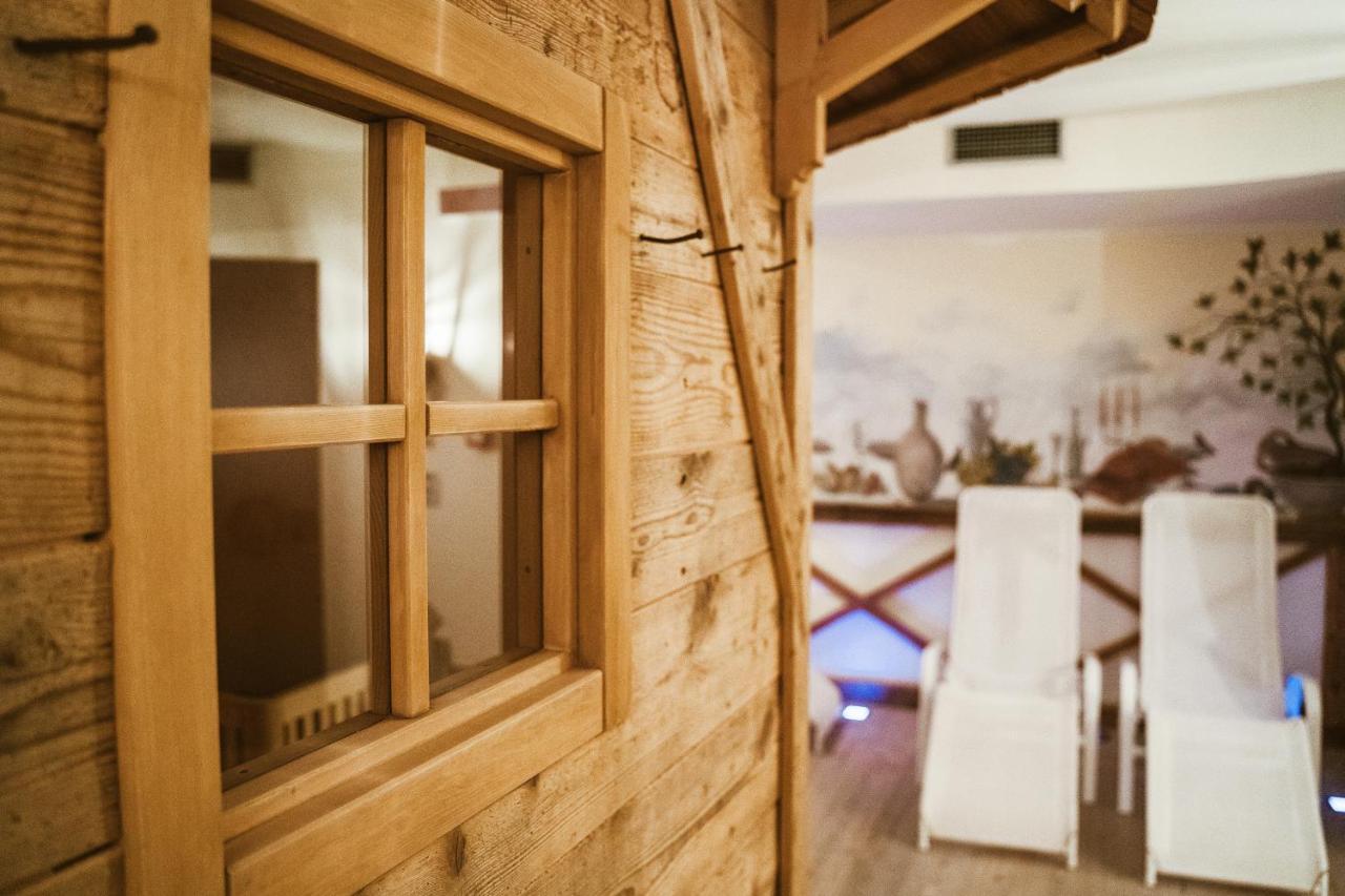 Fiori Dolomites Experience Hotel サン・ヴィート・ディ・カドーレ エクステリア 写真